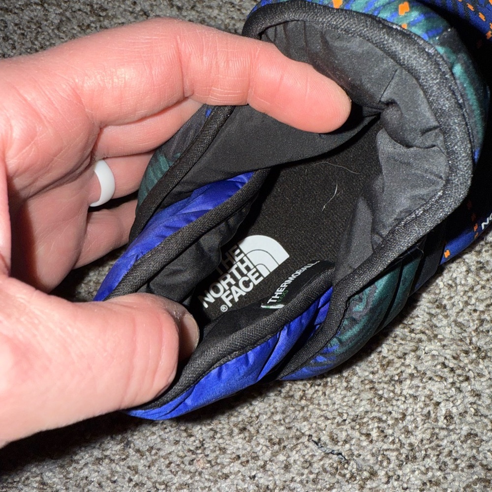 The North Face Thermoball Traction Booties sz 5 - Picture 3 of 5
